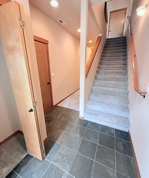 518 NE 85th Cir — Photo 2
