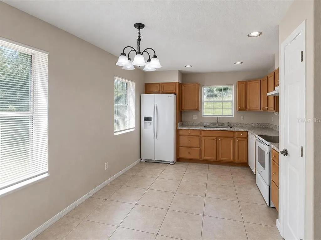 3 bed, 2.0 bath, 2936 sqft, $1,750 — Photo 4