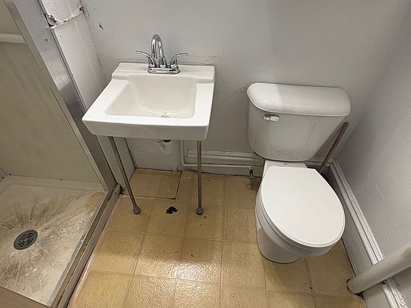 5th image of 523 S Main St #5