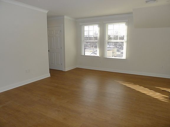 4th image of 205F Franklin Ave