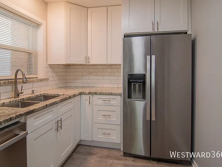 3249 N Keeler Ave #2E — Photo 1