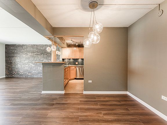 5th image of 841 N York St APT 315