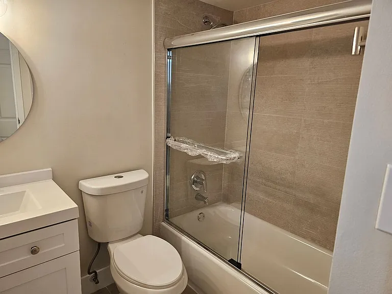 5821 Washington St #21 — Photo 9
