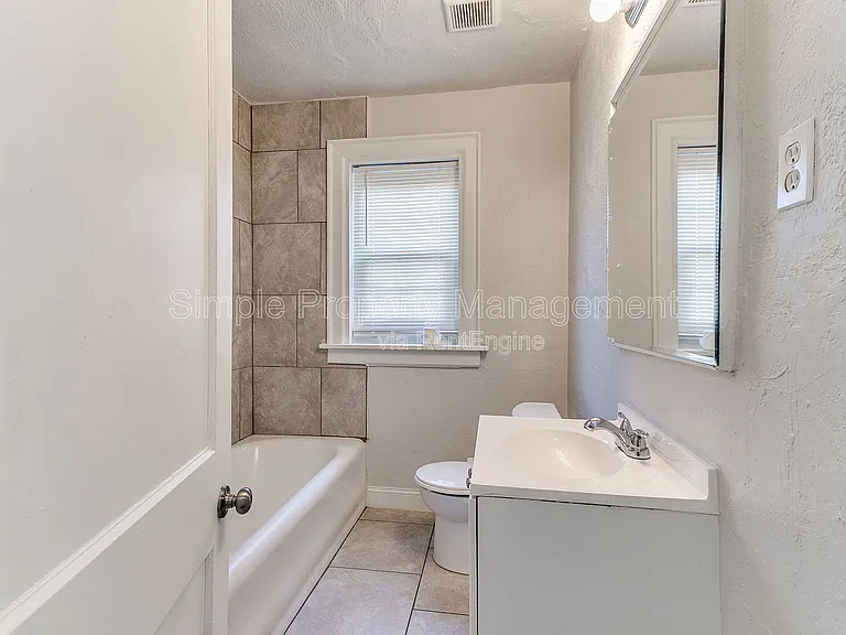 946 East Dr — Photo 13