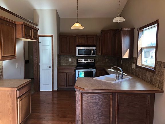 4th image of 915 Forrest Glenn Dr