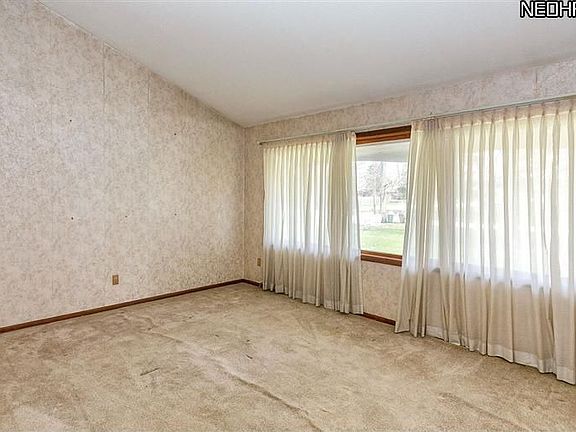 2nd image of 1524 Fox Dr