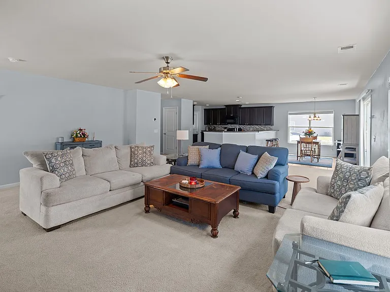415 Valdez Ct — Photo 19