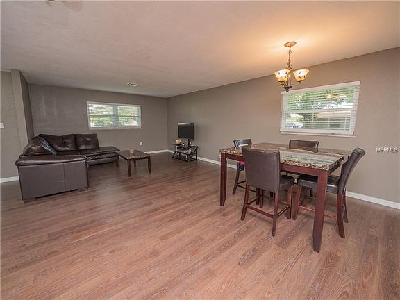 3rd image of 2432 Palmway Cir