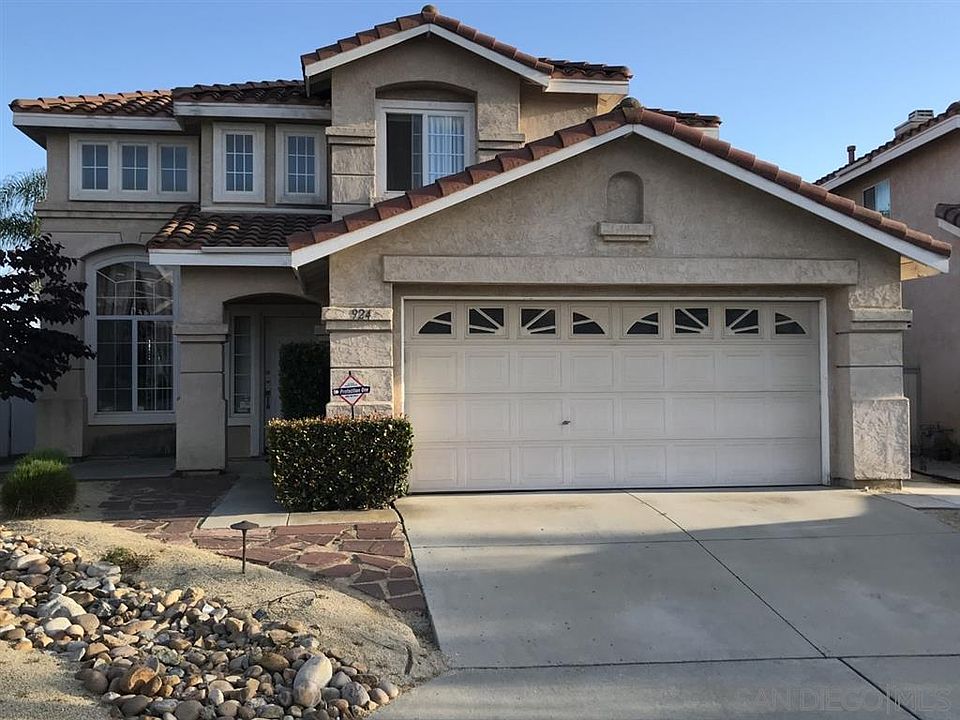 1st image of 924 Norella St