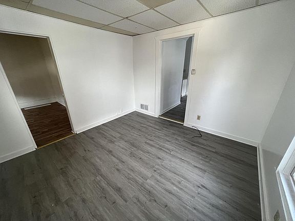3rd image of 413 Park View DRIVE