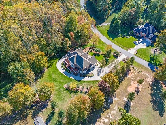 3rd image of 3803 Summit Lakes Dr