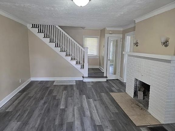 3rd image of 3718 N Gladstone Ave