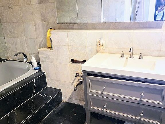 5th image of 8709 Stillwells Pl