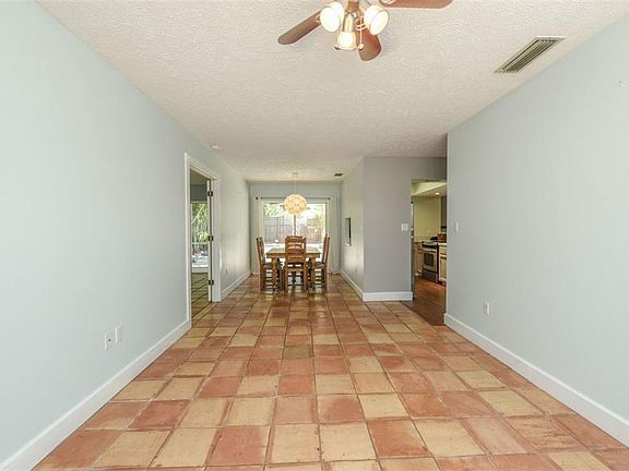 5th image of 4256 Berkshire Dr