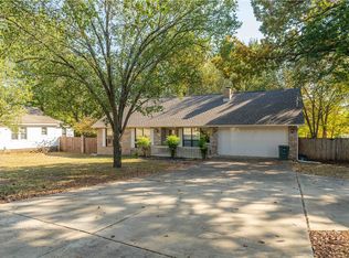 1985 E Huntsville Rd, Fayetteville, AR 72701