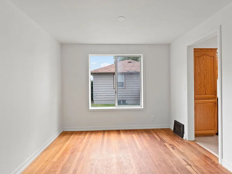 2521 W Sanson Ave — Photo 10