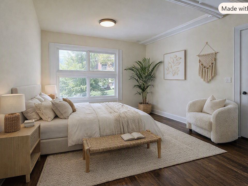 1st image of 3017 7th St SE