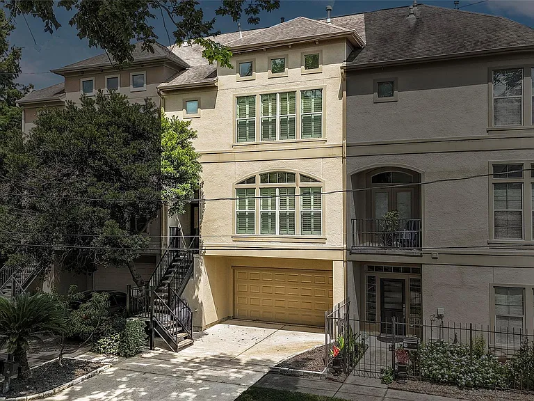 906 Reinicke St — Photo 33