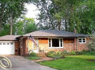 1438 Oakwood Ave, Sylvan Lake, MI 48320