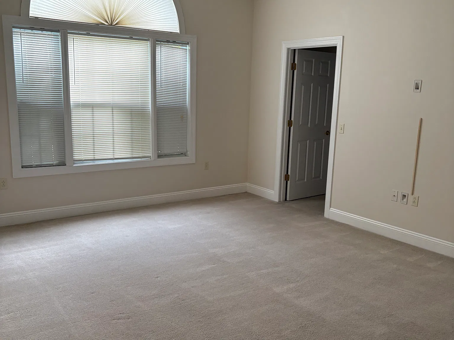 3 bed, 2065 sqft, $2,000 — Photo 3