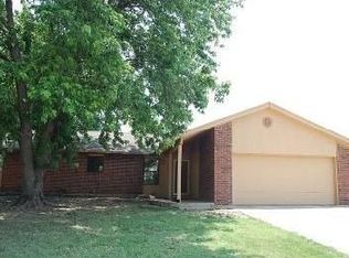 1902 Oakcreek Dr, Norman, OK 73071