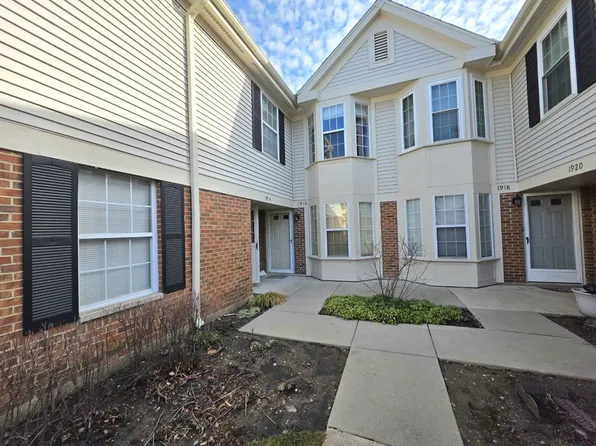 1914 Quaker Hollow Ln, Streamwood, IL 60107