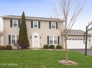 525 Cambridge Ave, Elburn, IL 60119