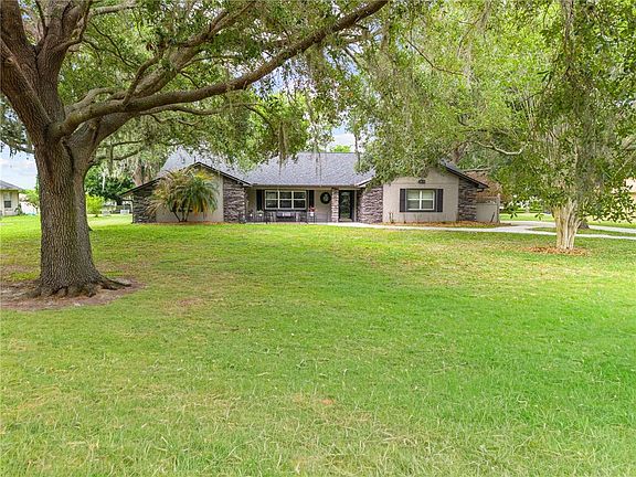 2nd image of 2094 Camelot Blvd