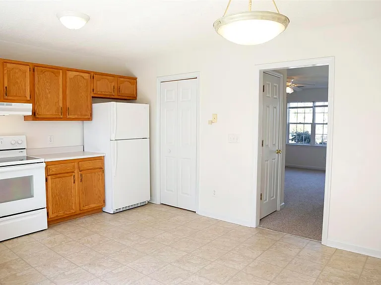 121 W Ivybridge Dr — Photo 11