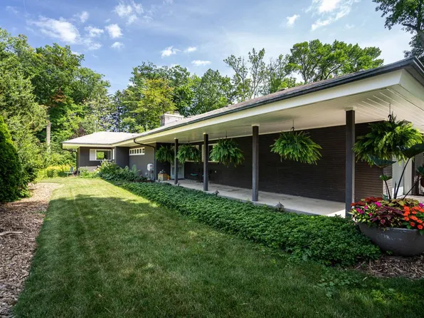 6430 North Santa Monica BOULEVARD, Fox Point, WI 53217