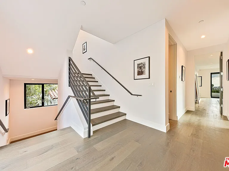 2030 Talmadge St — Photo 21