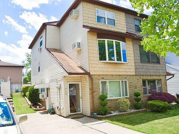 2nd image of 242 Sandalwood Dr