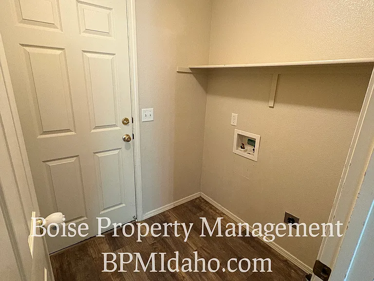 1301 Diamond Ct — Photo 11