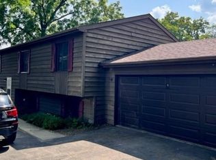 115 W Winchester Rd, Libertyville, IL 60048