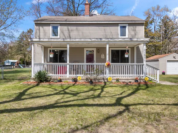 11901 Brewster St, Livonia, MI 48150