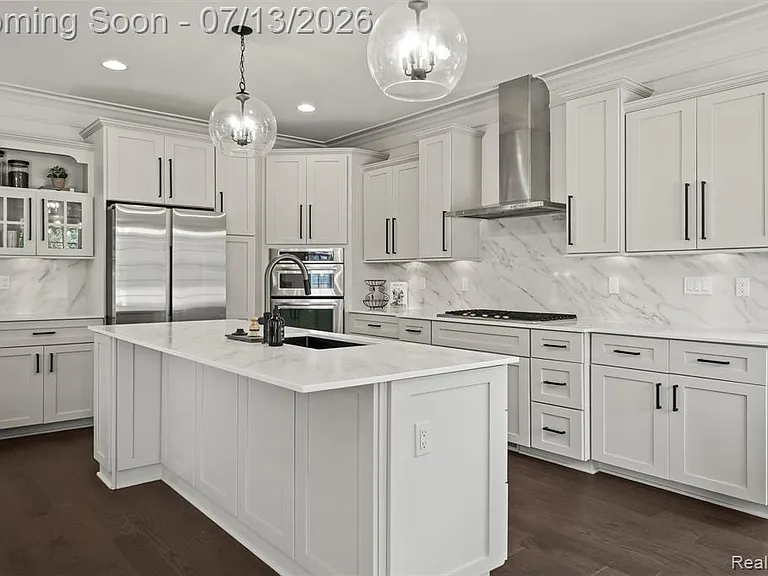 1049 Chapin Ave — Photo 12