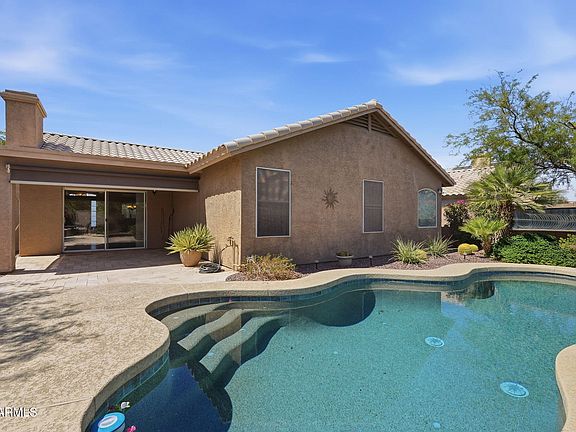 3rd image of 207 E DEVON Drive