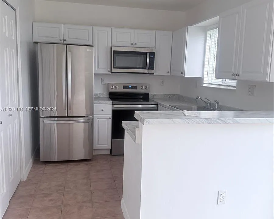 995 NE 34th Ave #101