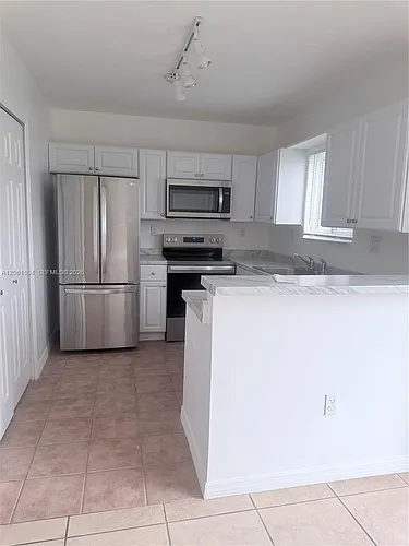 995 NE 34th Ave #101 Photo 1