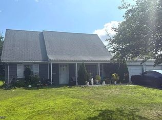 3 Webster Rd, Somerset, NJ 08873