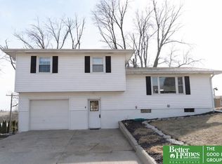 2001 Hampton Dr, Tekamah, NE 68061