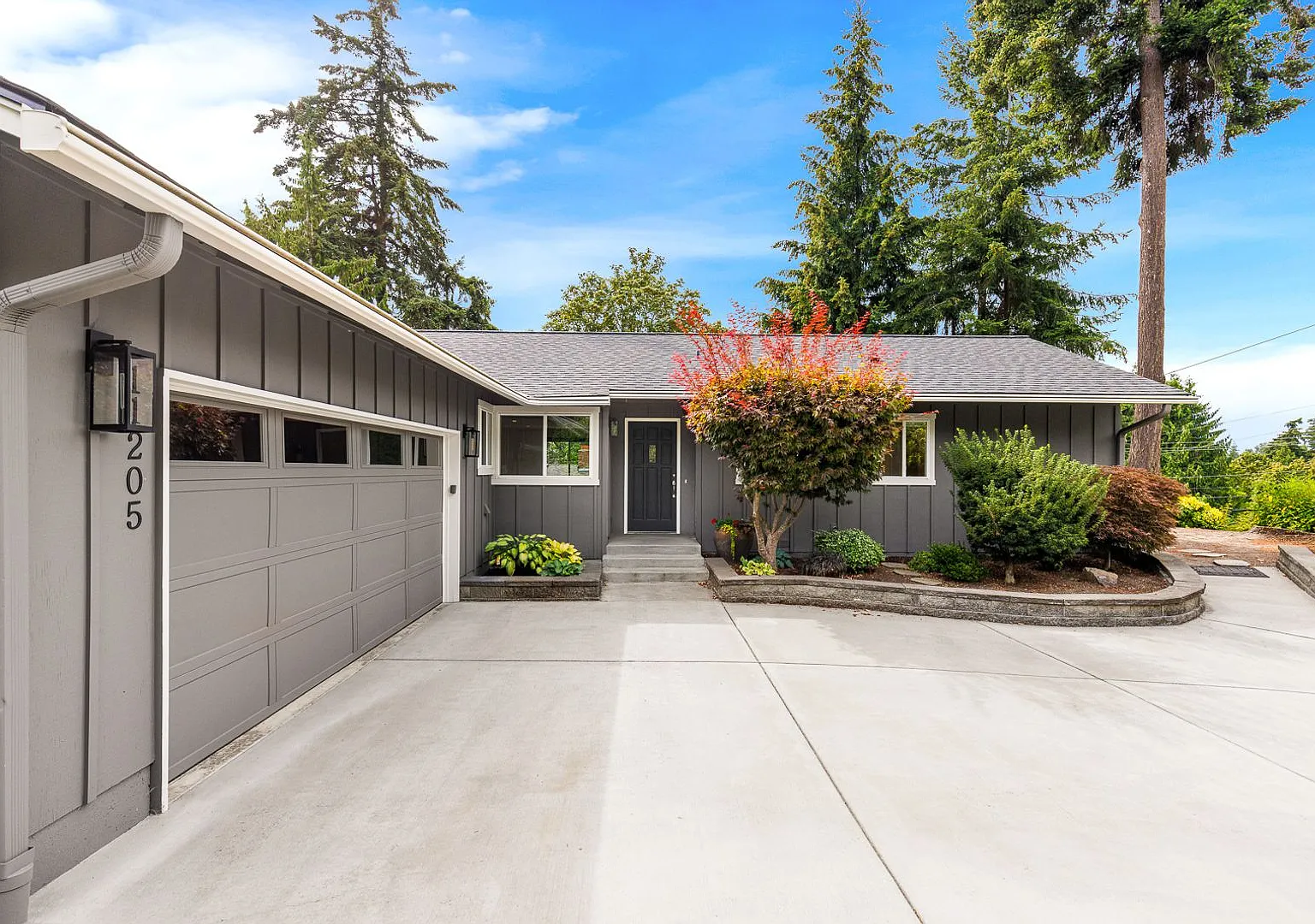 VIEWS - 2 Bedroom Home in Kirkland Highlands — Photo 2