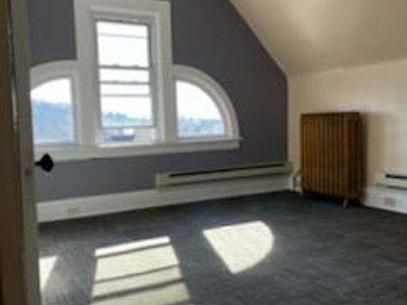 2nd image of 318 W College St APT 3