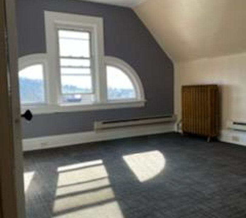 1st image of 318 W College St APT 3