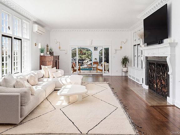 5th image of 8 Rittenhouse Road