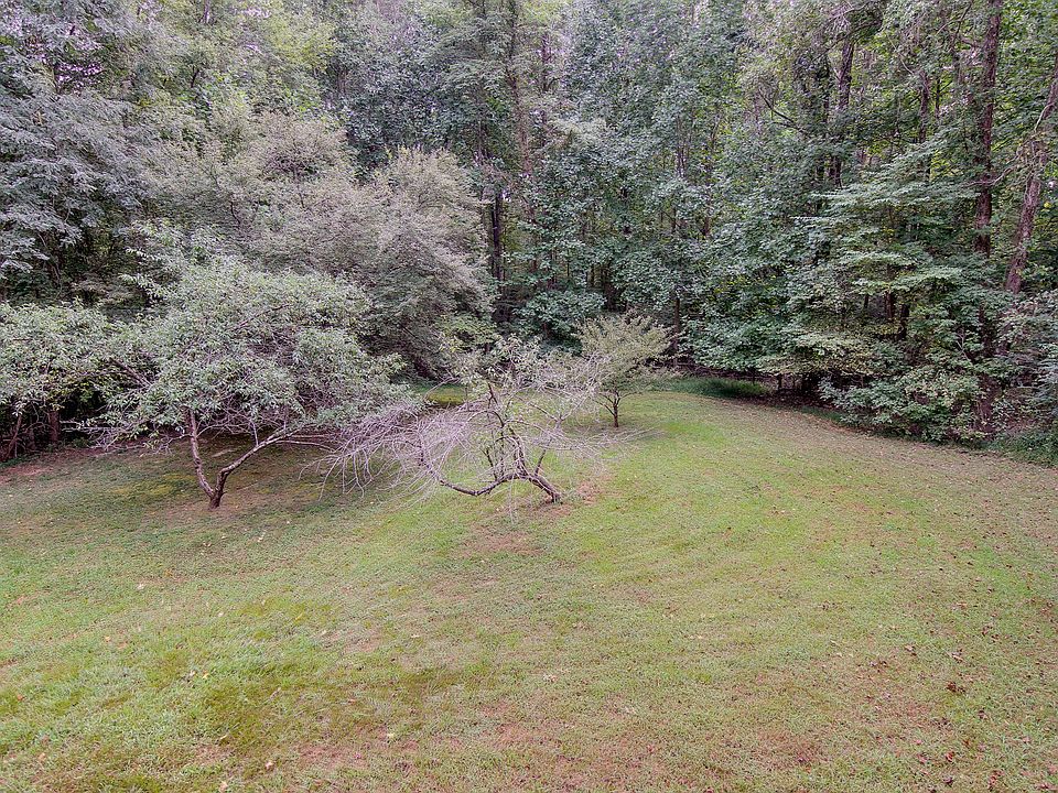 2nd image of 119 Jennifer Ln