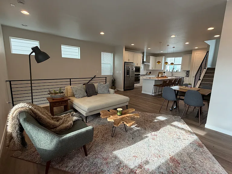 5266 Robb St — Photo 3