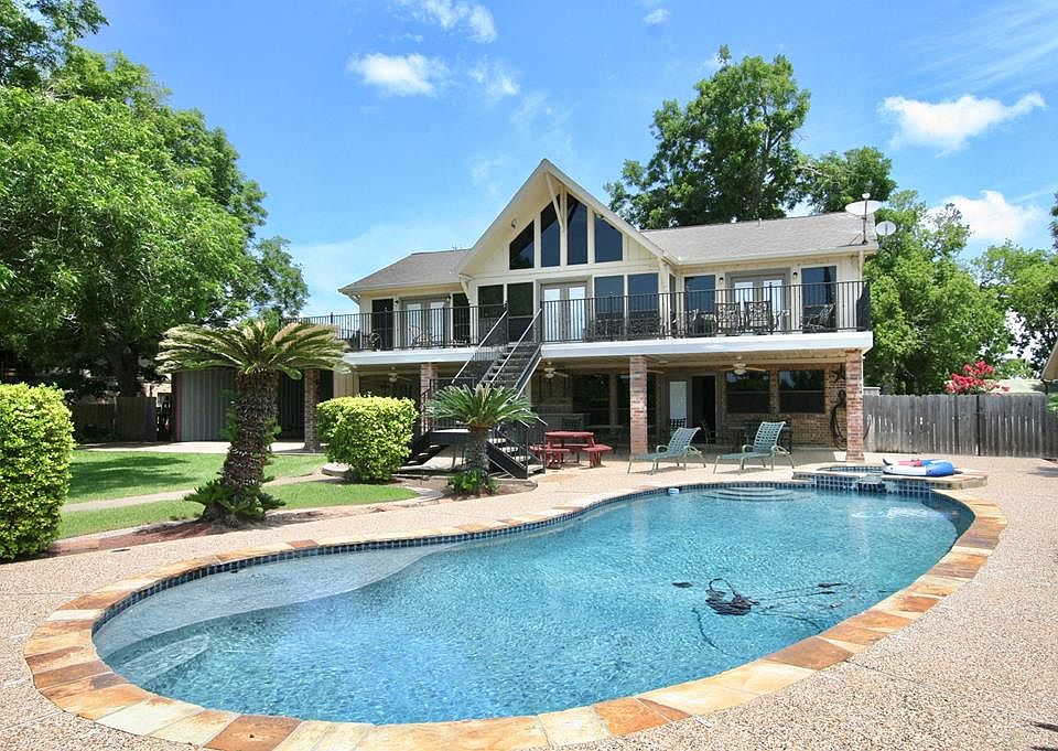 1st image of 467 Selkirk Dr