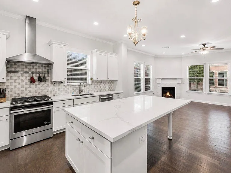 7711 Shannon Dr — Photo 3