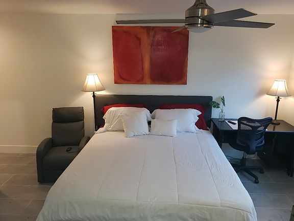 4th image of 237 S Clementine St #9